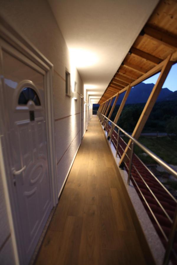 Hotel Riviera Borsh Kültér fotó